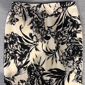 White House Black Market Black and Cream Floral Pencil Skirt